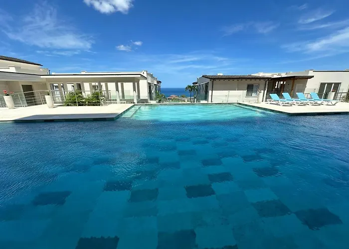 Ocean-view Tamarindo: Community Pool Access *